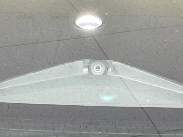 【トヨタセーフティセンス】走行中に前方の車両等を認識し、衝突しそうな時は警報とブレーキで衝突回避と被害軽減をアシスト。より安全にドライブをお楽しみいただけます。
