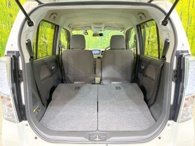 普段のお買い物や通勤、送迎等に十分な荷室スペースを確保しております。セカンドシートを倒すと、大きな荷物の積載も可能です♪