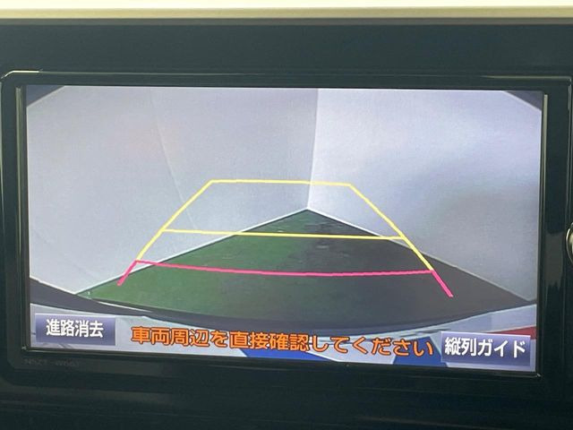 【バックカメラ】駐車時に後方がリアルタイム映像で確認できます。大型商業施設や立体駐車場での駐車時や、夜間のバック時に大活躍!運転スキルに関わらず、今や必須となった装備のひとつです!
