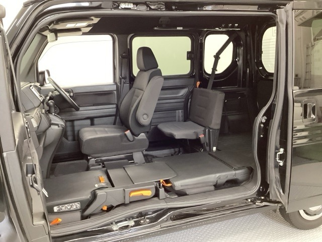 N-VAN+スタイル ファン ターボ  4WD