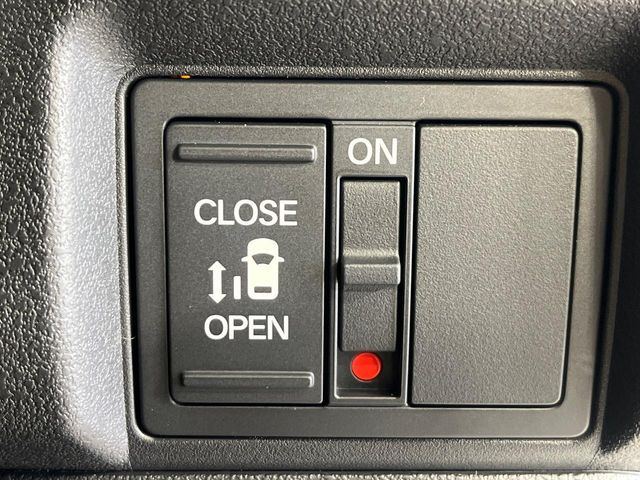 【パワースライドドア】スマートキーや運転席のスイッチでスライドドアの開閉が可能♪電動だから力を入れてドアを開ける必要が無く、小さいお子様でも、重い荷物を持っている時もラクに開け閉めできます♪