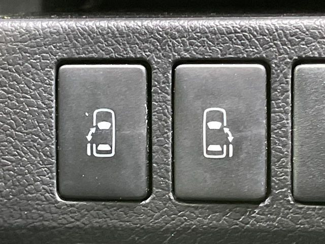【両側パワースライドドア】スマートキーや運転席のスイッチで後席両側スライドドアの開閉が可能♪電動だから力を入れてドアを開ける必要が無く、小さなお子様でも簡単に開け閉めでき快適です♪