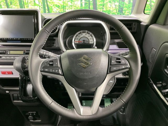 【純正革巻きステアリング】上質な革を使用することで、手にしっかり馴染みとても運転しやすいハンドルです♪