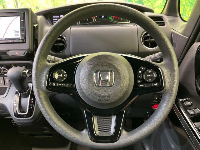 【ステアリングスイッチ】運転中、前方から目線をそらすことなく、オーディオ等の操作が可能な便利機能!安心&快適なドライブを演出してくれます♪