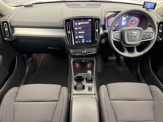 XC40B4 AWD モメンタム 4WD