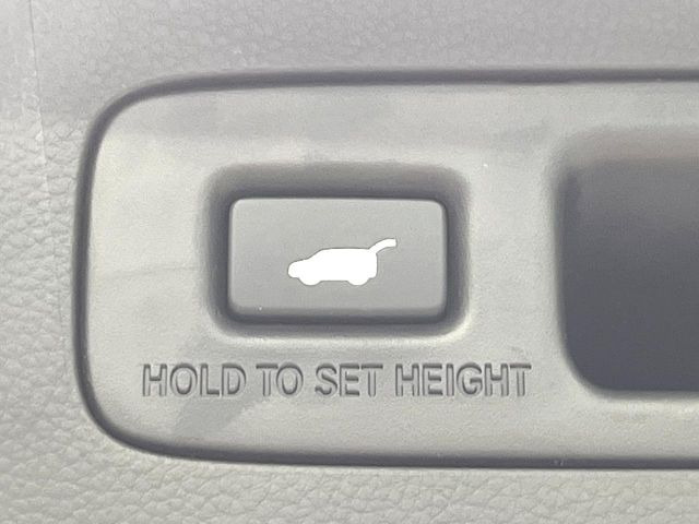 【パワーバックドア】スマートキーや運転席のボタンを押すだけでリアゲートが自動で開閉します!荷物を持っている時や、高い位置にあるバックドアを閉める際に便利な機能です♪