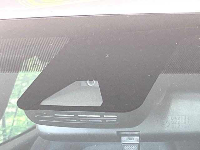 【トヨタセーフティセンス】走行中に前方の車両等を認識し、衝突しそうな時は警報とブレーキで衝突回避と被害軽減をアシスト。より安全にドライブをお楽しみいただけます。