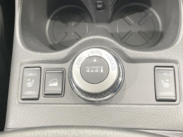 【シートヒーター】寒い日に重宝するシートヒーター!エアコンより早く温まってくれるので寒がりの人も安心ですね♪エアコンの温風は乾燥するから苦手、という方にもをおすすめです。