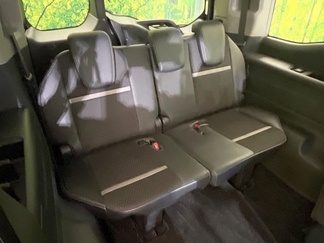 床下収納式のサードシートです。座席部分をコンパクトに収納でき、広大な荷室スペースとしてお使いいただけます!乗車人数や荷物の量など利用シーンに合わせて3列目を有効活用でき、とっても便利♪