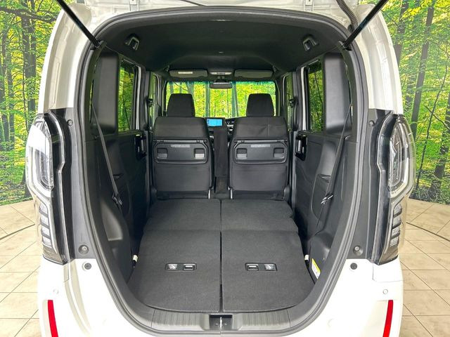 普段のお買い物や通勤、送迎等に十分な荷室スペースを確保しております。セカンドシートを倒すと、大きな荷物の積載も可能です♪