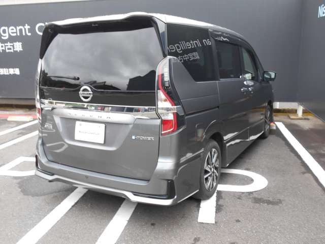 セレナ1.2 e-POWER ハイウェイスターV