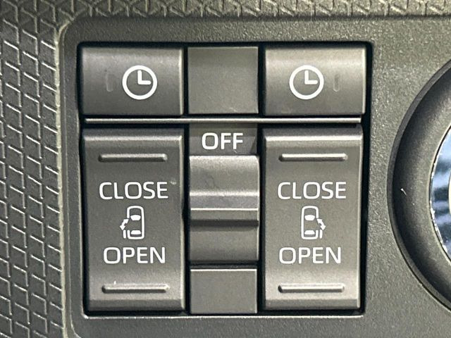 【両側パワースライドドア】スマートキーや運転席のスイッチで後席両側スライドドアの開閉が可能♪電動だから力を入れてドアを開ける必要が無く、小さなお子様でも簡単に開け閉めでき快適です♪