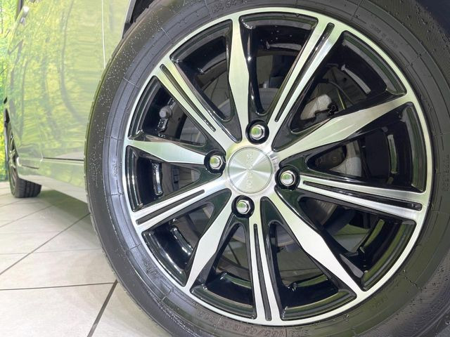 �y����15�C���`�A���~�z�C�[���z�O�ςɃ}�b�`���������A���~�z�C�[���𑕒����Ă���܂��B�e��ЊO�A���~�z�C�[����A�X�^�b�h���X�^�C�����戵�����Ă���܂��B���񂲑��k����������