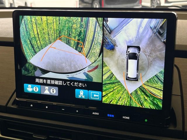 【マルチビューカメラシステム】専用のカメラにより、上から見下ろしたような視点で360度クルマの周囲を確認することができます☆死角部分も確認しやすく、狭い場所での切り返しや駐車もスムーズに行えます。