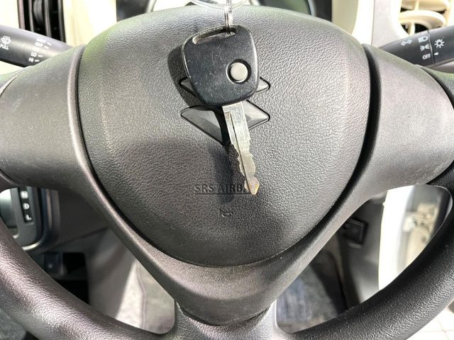 【キーレス】少し離れた場所からでもボタン一つでドアの開錠・施錠ができるのでとっても便利!ドアの鍵穴周りに傷をつけることもありません♪