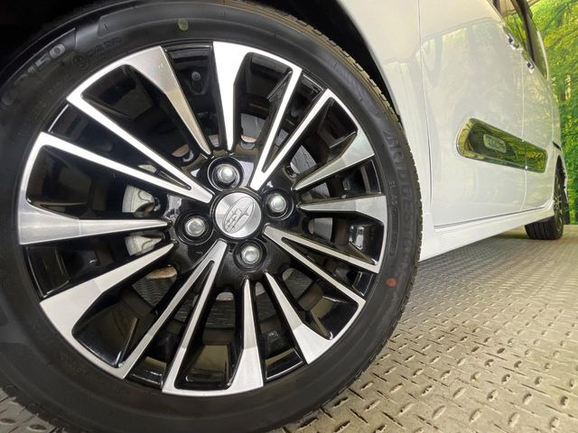 �y����15�C���`�A���~�z�C�[���z�O�ςɃ}�b�`���������A���~�z�C�[���𑕒����Ă���܂��B�e��ЊO�A���~�z�C�[����A�X�^�b�h���X�^�C�����戵�����Ă���܂��B���񂲑��k����������