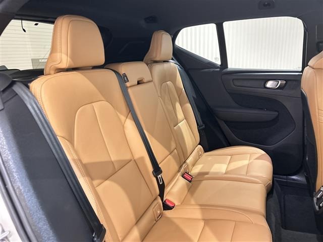 XC40B4 AWD インスクリプション 4WD