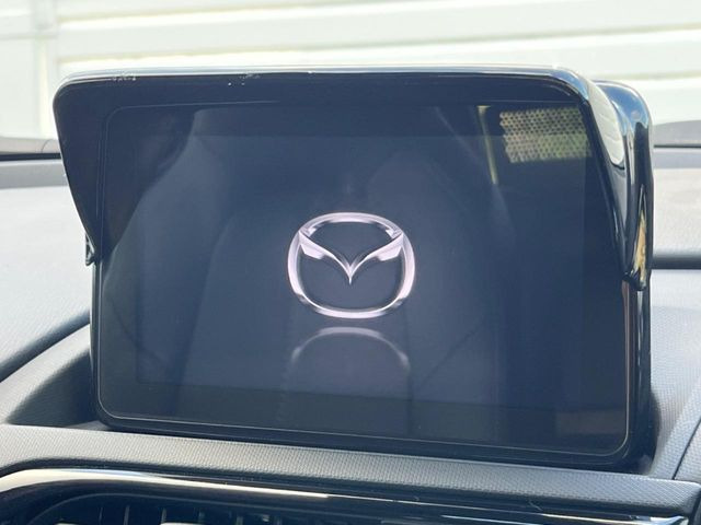 【メーカー純正ナビ】インテリアに溶け込むスタイリッシュな「専用設計」メーカーナビを装備♪視認性や操作性など基本性能にも優れ、より上質なカーライフをお楽しみいただけます。