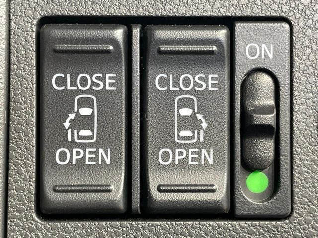 【両側パワースライドドア】スマートキーや運転席のスイッチで後席両側スライドドアの開閉が可能♪電動だから力を入れてドアを開ける必要が無く、小さなお子様でも簡単に開け閉めでき快適です♪
