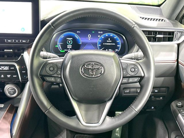 【レーダークルーズコントロール】高速道路での長距離走行が楽に!!自動で速度を保つクルーズコントロールが、衝突軽減システムと連携し、前方の車両を感知して車間を保つように速度調節してくれます!!