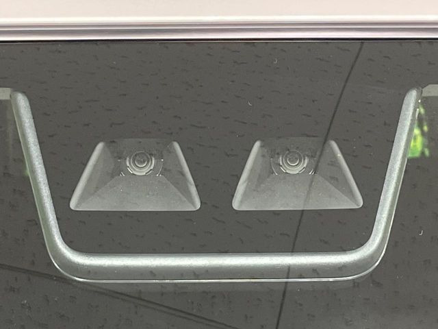 【スマートアシスト】走行中に前方の車両等を認識し、衝突しそうな時は警報とブレーキで衝突回避と被害軽減をアシスト。より安全にドライブをお楽しみいただけます。