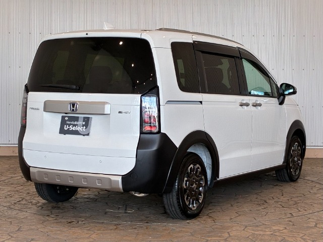 フリード1.5 e:HEV クロスター 4WD