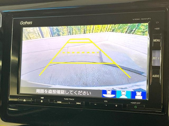 【バックカメラ】駐車時に後方がリアルタイム映像で確認できます。大型商業施設や立体駐車場での駐車時や、夜間のバック時に大活躍!運転スキルに関わらず、今や必須となった装備のひとつです!