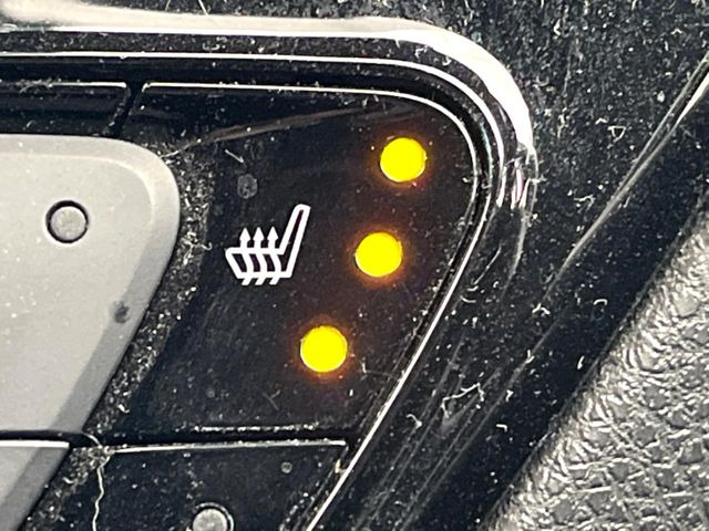 【シートヒーター】寒い日に重宝するシートヒーター!エアコンより早く温まってくれるので寒がりの人も安心ですね♪エアコンの温風は乾燥するから苦手、という方にもをおすすめです。