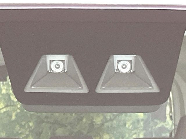 【トヨタセーフティセンス】走行中に前方の車両等を認識し、衝突しそうな時は警報とブレーキで衝突回避と被害軽減をアシスト。より安全にドライブをお楽しみいただけます。