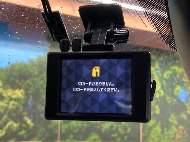 【ドライブレコーダー】安心・安全なカーライフに必須のドライブレコーダーを装備!走行中はもちろん、あおり運転や事故に遭遇した際の状況も映像で記録し、万一のリスクに備えます。