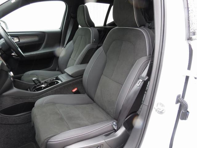 XC40ウルトラ B4 AWD ダークエディション 4WD