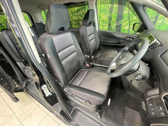 運転席シート廻りは使用感も少なく、良好な状態となっています。丁寧に使われていたことがよくわかりますね。