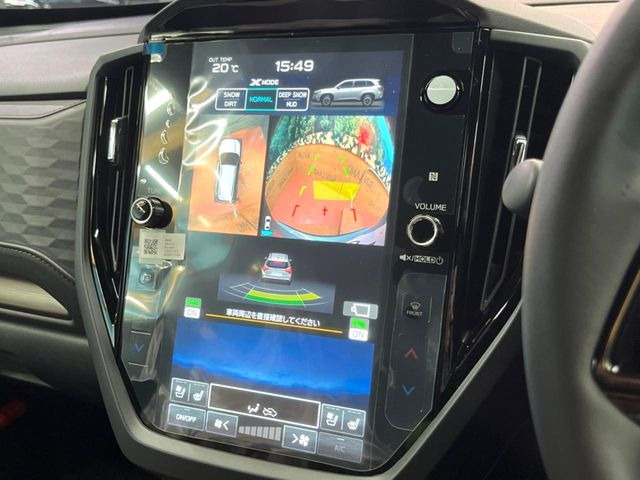 【マルチテレインモニター】車のフロントやサイドのカメラ画像を同時にモニター表示することで、悪路や狭い道を走行時でも周囲の状況確認ができ安心!本格SUVにうれしい装備です♪