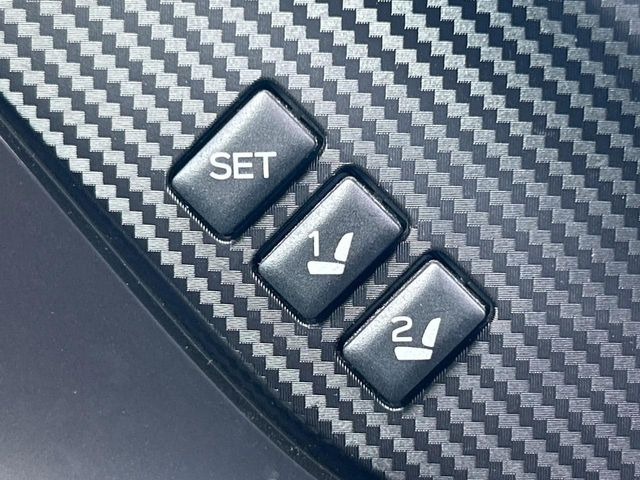 【メモリー機能付きパワーシート】ドライバーごとに設定したシート位置を記憶して、ボタン一つで切り替えできる便利な機能!運転する方が複数名いらっしゃるご家庭におすすめです♪