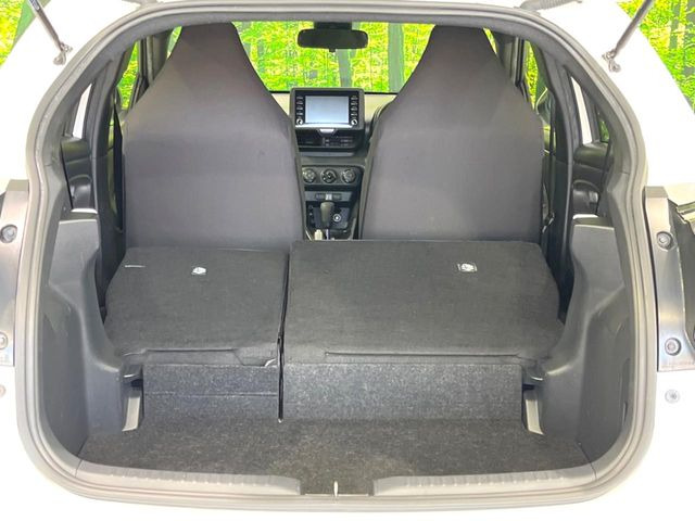 普段のお買い物や通勤、送迎等に十分な荷室スペースを確保しております。セカンドシートを倒すと、大きな荷物の積載も可能です♪