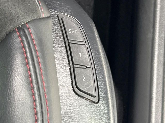 【メモリー機能付きパワーシート】ドライバーごとに設定したシート位置を記憶して、ボタン一つで切り替えできる便利な機能!運転する方が複数名いらっしゃるご家庭におすすめです♪