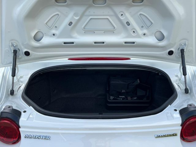 普段のお買い物や通勤、送迎等に十分な荷室スペースを確保しております。