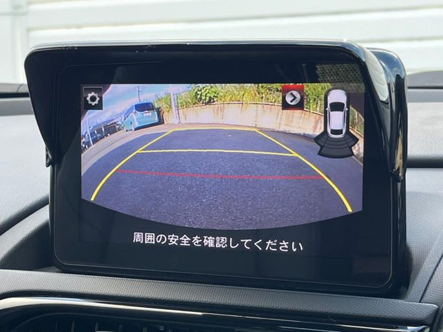 【バックカメラ】駐車時に後方がリアルタイム映像で確認できます。大型商業施設や立体駐車場での駐車時や、夜間のバック時に大活躍!運転スキルに関わらず、今や必須となった装備のひとつです!