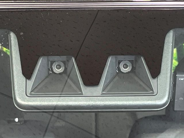 【スマートアシスト】走行中に前方の車両等を認識し、衝突しそうな時は警報とブレーキで衝突回避と被害軽減をアシスト。より安全にドライブをお楽しみいただけます。
