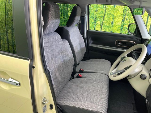 運転席シート廻りは使用感も少なく、良好な状態となっています。丁寧に使われていたことがよくわかりますね。