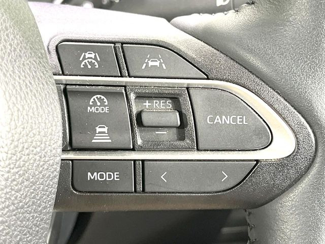 【レーダークルーズコントロール】高速道路での長距離走行が楽に!!自動で速度を保つクルーズコントロールが、衝突軽減システムと連携し、前方の車両を感知して車間を保つように速度調節してくれます!!