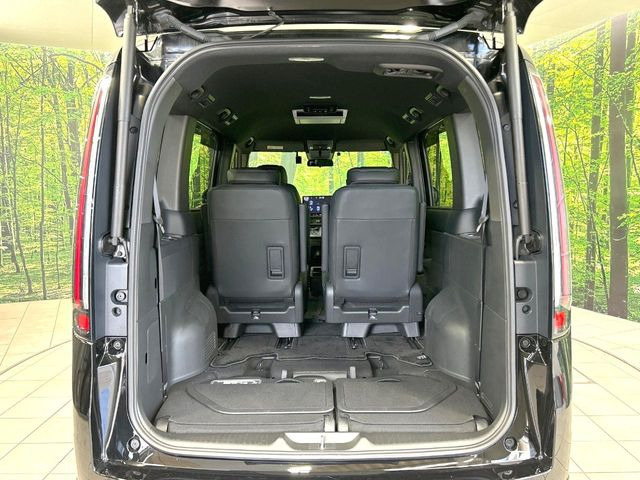【パワーバックドア】スマートキーや運転席のボタンを押すだけでリアゲートが自動で開閉します!荷物を持っている時や、高い位置にあるバックドアを閉める際に便利な機能です♪