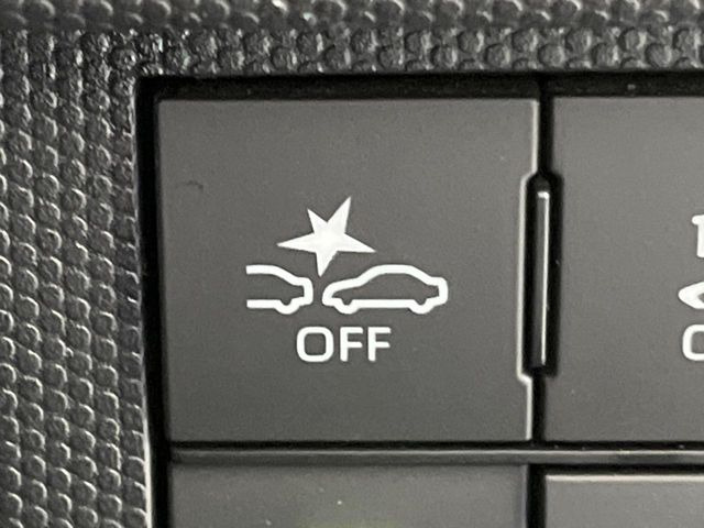【スマートアシスト】走行中に前方の車両等を認識し、衝突しそうな時は警報とブレーキで衝突回避と被害軽減をアシスト。より安全にドライブをお楽しみいただけます。