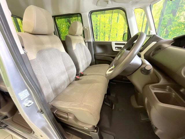 運転席シート廻りは使用感も少なく、良好な状態となっています。丁寧に使われていたことがよくわかりますね。