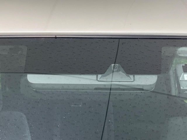 【トヨタセーフティセンス】走行中に前方の車両等を認識し、衝突しそうな時は警報とブレーキで衝突回避と被害軽減をアシスト。より安全にドライブをお楽しみいただけます。