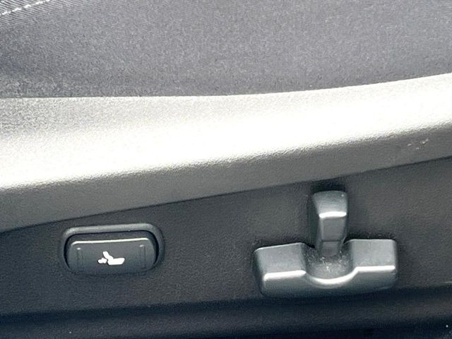 【パワーシート】スイッチ一つで簡単にシートの微調整が可能!電動だから力もいりません!快適なシートポジションにセットして、快適なドライブをお楽しみください。