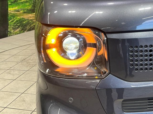【LEDヘッドライト】悪天候や夜間走行時も良好な視界を確保し安心して運転できる高輝度LEDヘッドライトを装備!点灯速度が早く、消費電力も抑えられています。