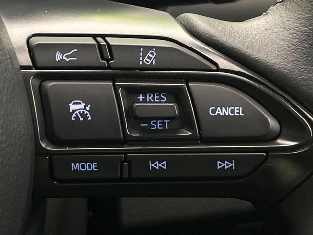 【レーダークルーズコントロール】高速道路での長距離走行が楽に!!自動で速度を保つクルーズコントロールが、衝突軽減システムと連携し、前方の車両を感知して車間を保つように速度調節してくれます!!
