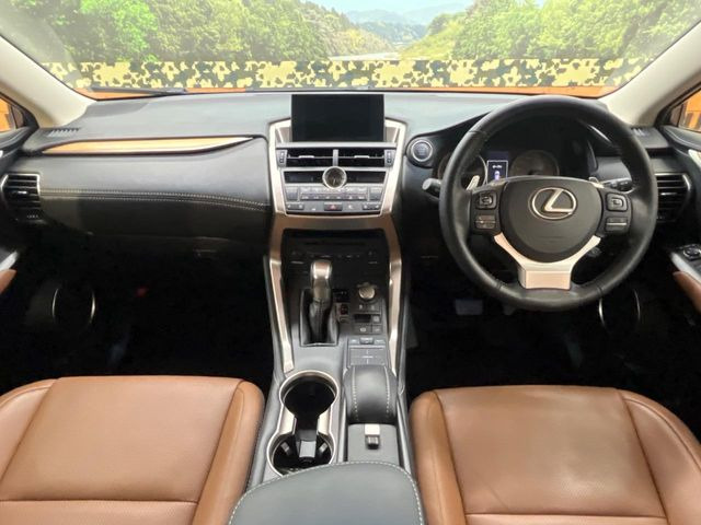 NX200t バージョンL