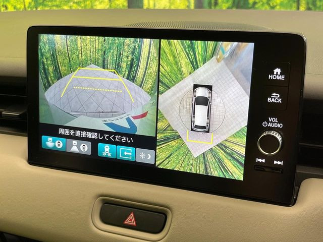 【マルチビューカメラシステム】専用のカメラにより、上から見下ろしたような視点で360度クルマの周囲を確認することができます☆死角部分も確認しやすく、狭い場所での切り返しや駐車もスムーズに行えます。